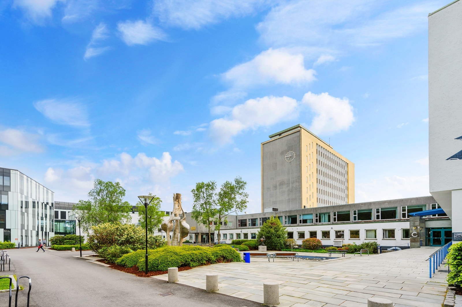 NHH ligger kun 250 meter fra leiligheten. Galleribilde