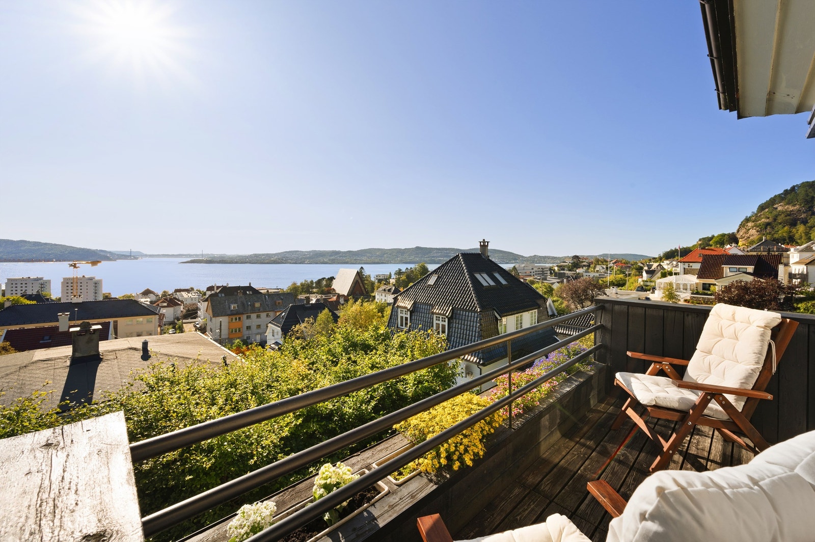 Drømmeutsikt med nydelig panorama utover byfjorden! Galleribilde