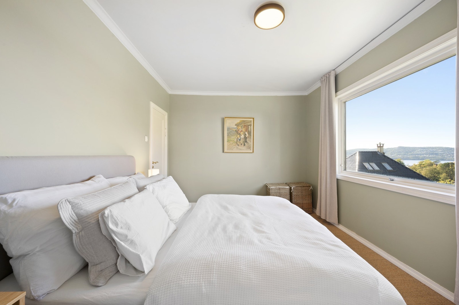 Fra gang er det adkomst til det største soverommet. Galleribilde