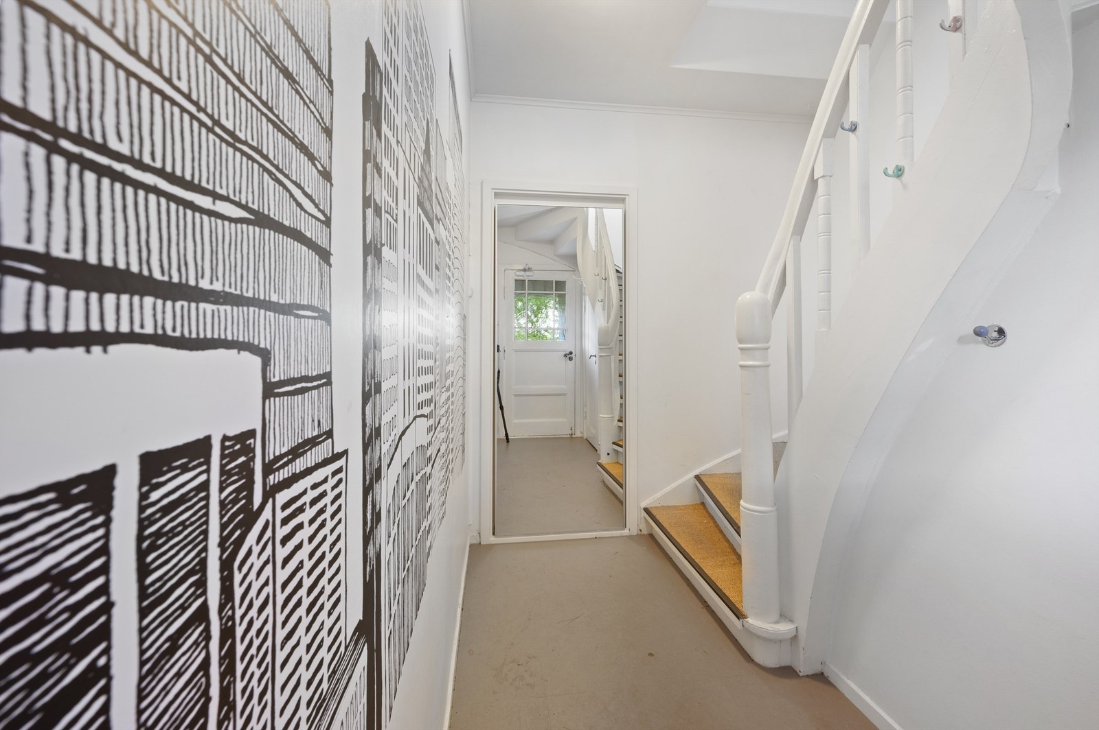 Egen inngang til leiligheten. Galleribilde