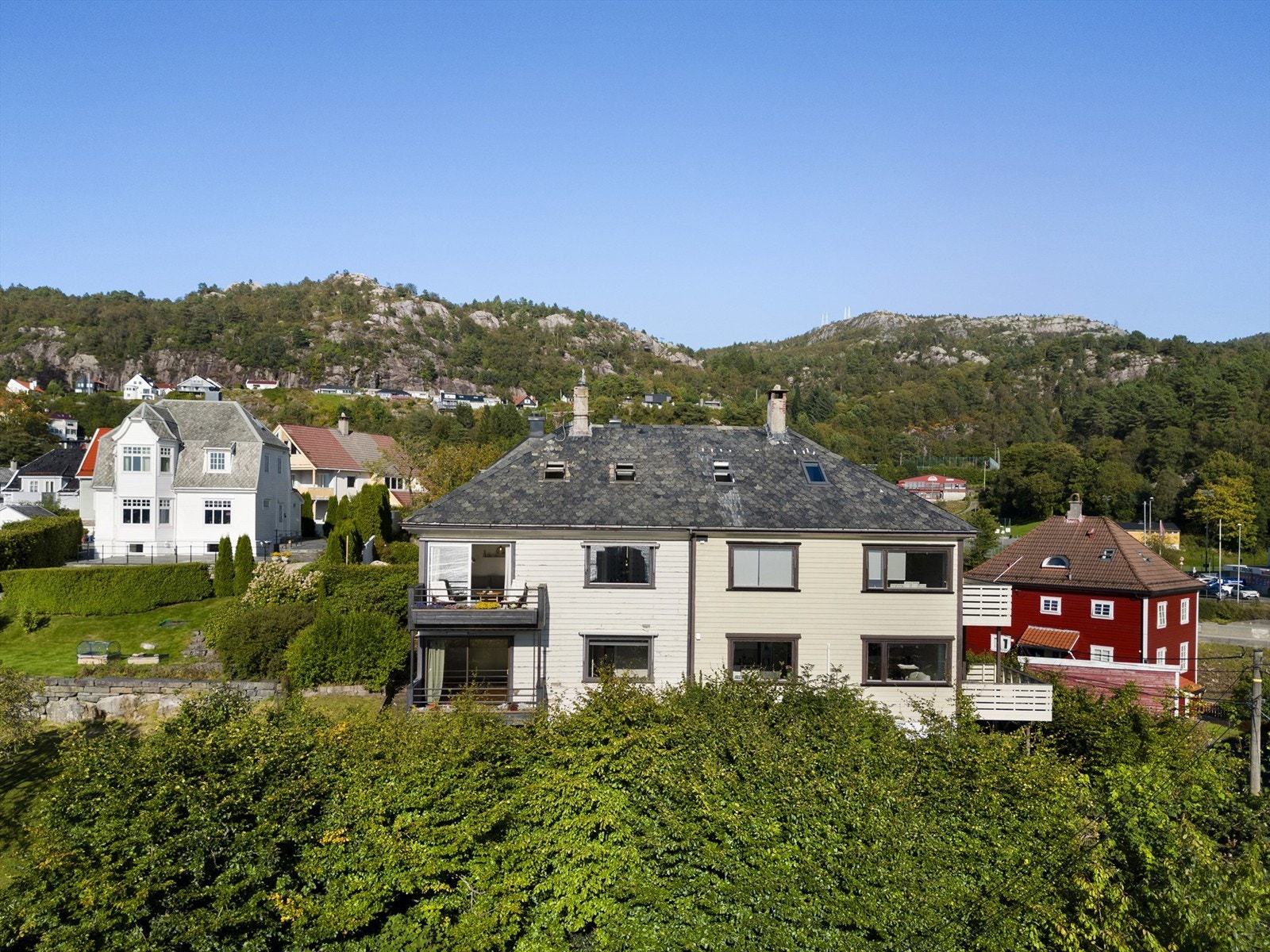 Bygget har en attraktiv og sentral beliggenhet i Ytre Sandviken i sjarmenrende omgivelser. Galleribilde