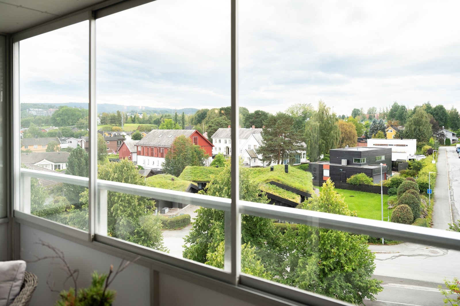Her har man flott utsyn mot sør og grøntarealer. Galleribilde