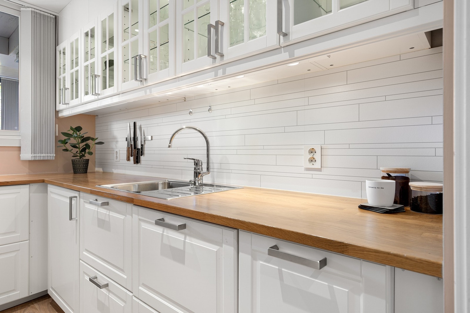 Rikelig med skap- og benkeplass. Galleribilde