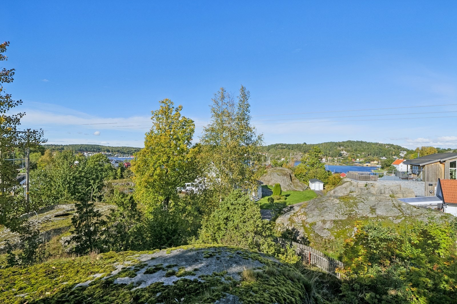 Tomten består i dag av fjell og trær Galleribilde