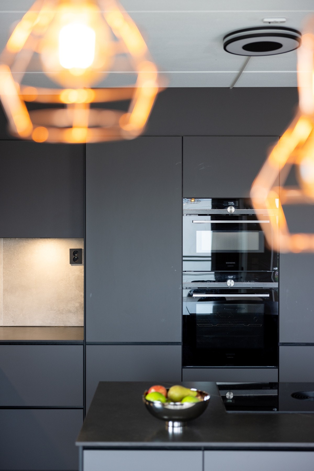 Hvitevarer fra Siemens er integrert og medfølger boligen ved salg Galleribilde