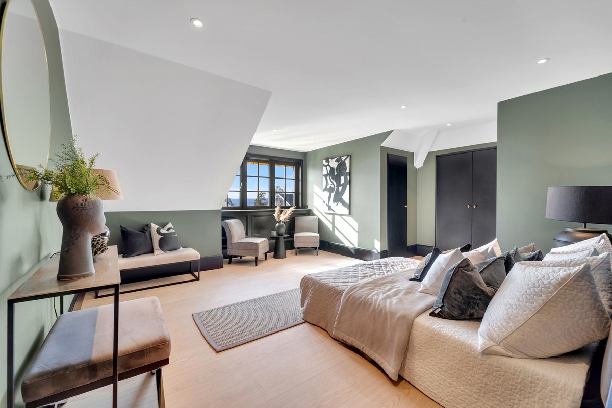 Master bedroom med ensuite bad Galleribilde