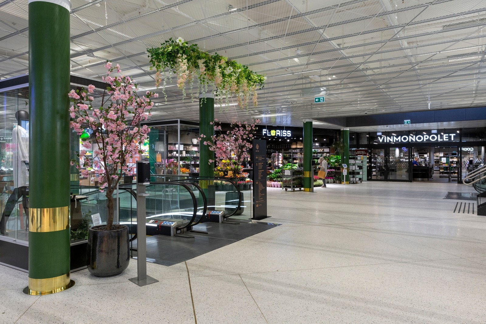 Røa Torg er et nytt og flott kjøpesenter med en rekke butikker, kaféer og andre tilbud. Galleribilde