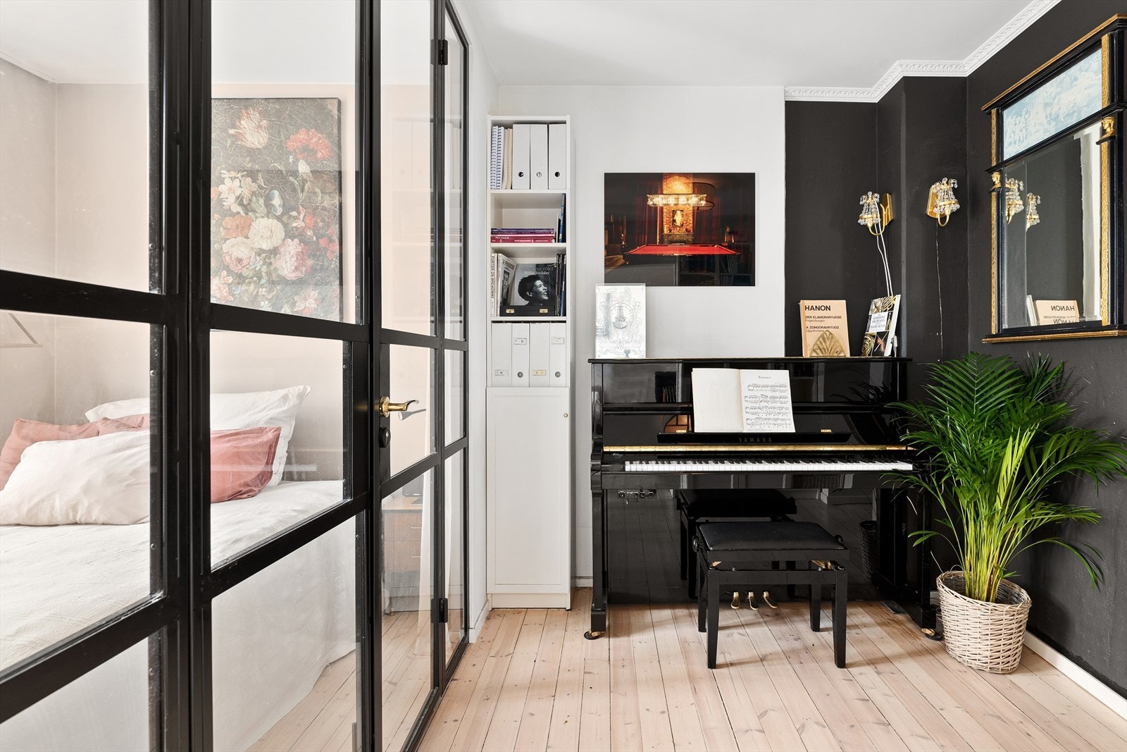 Forstue/bibliotek/hjemmekontor Galleribilde