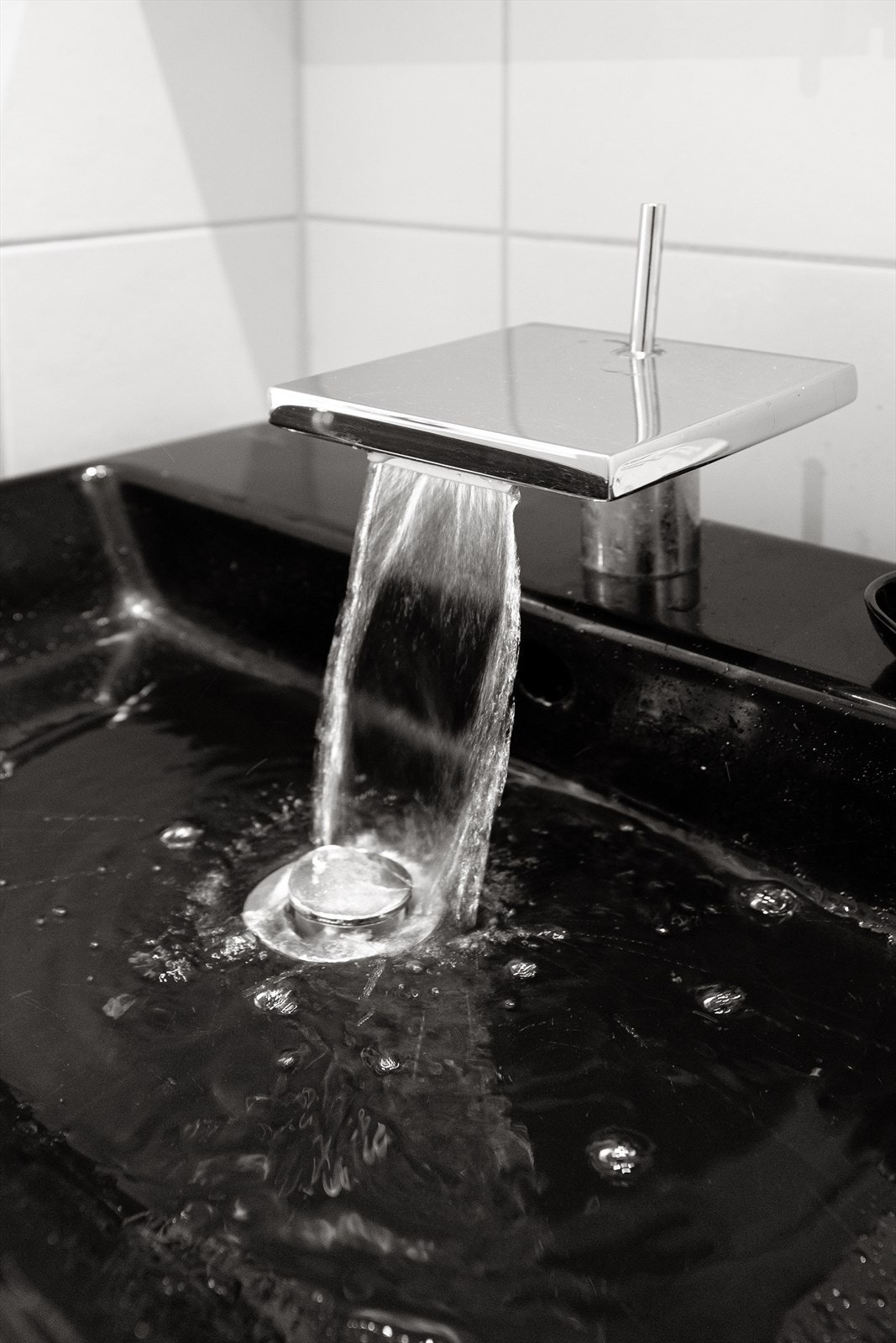 Designservant fra Villeroy et Boch og armatur fra Hans Grohe Galleribilde