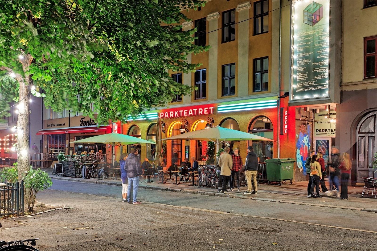 Yrende kafé og uteliv på Løkka Galleribilde