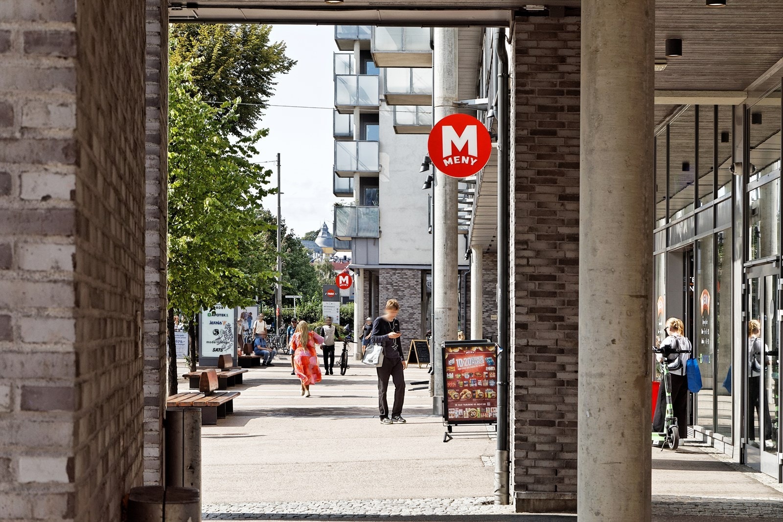 Kort vei til Ringnes Park, med bl.a. Kino og velassortert dagligvareforretning Galleribilde