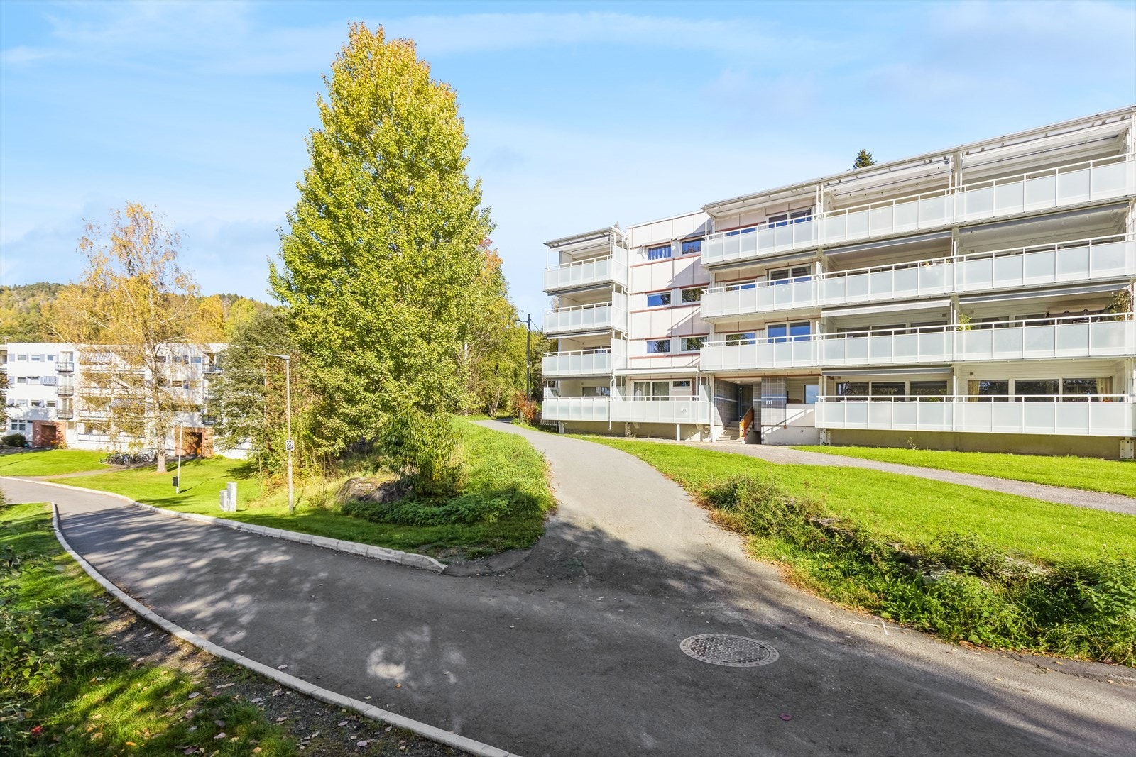 Hyggelig inngangsparti helt i enden av feltet Galleribilde