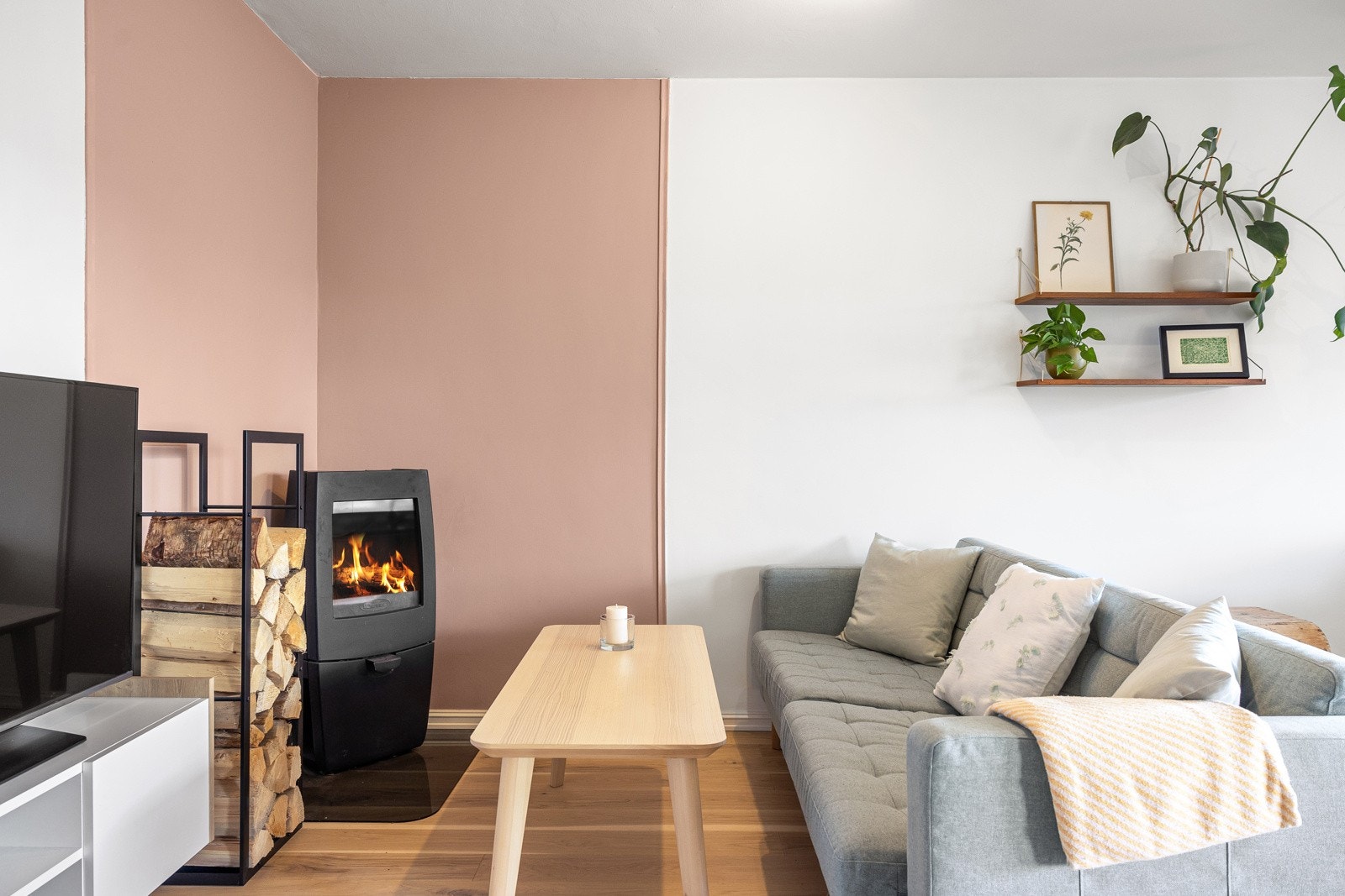 Her er det plass til både sofagruppe og spisegruppe. Galleribilde