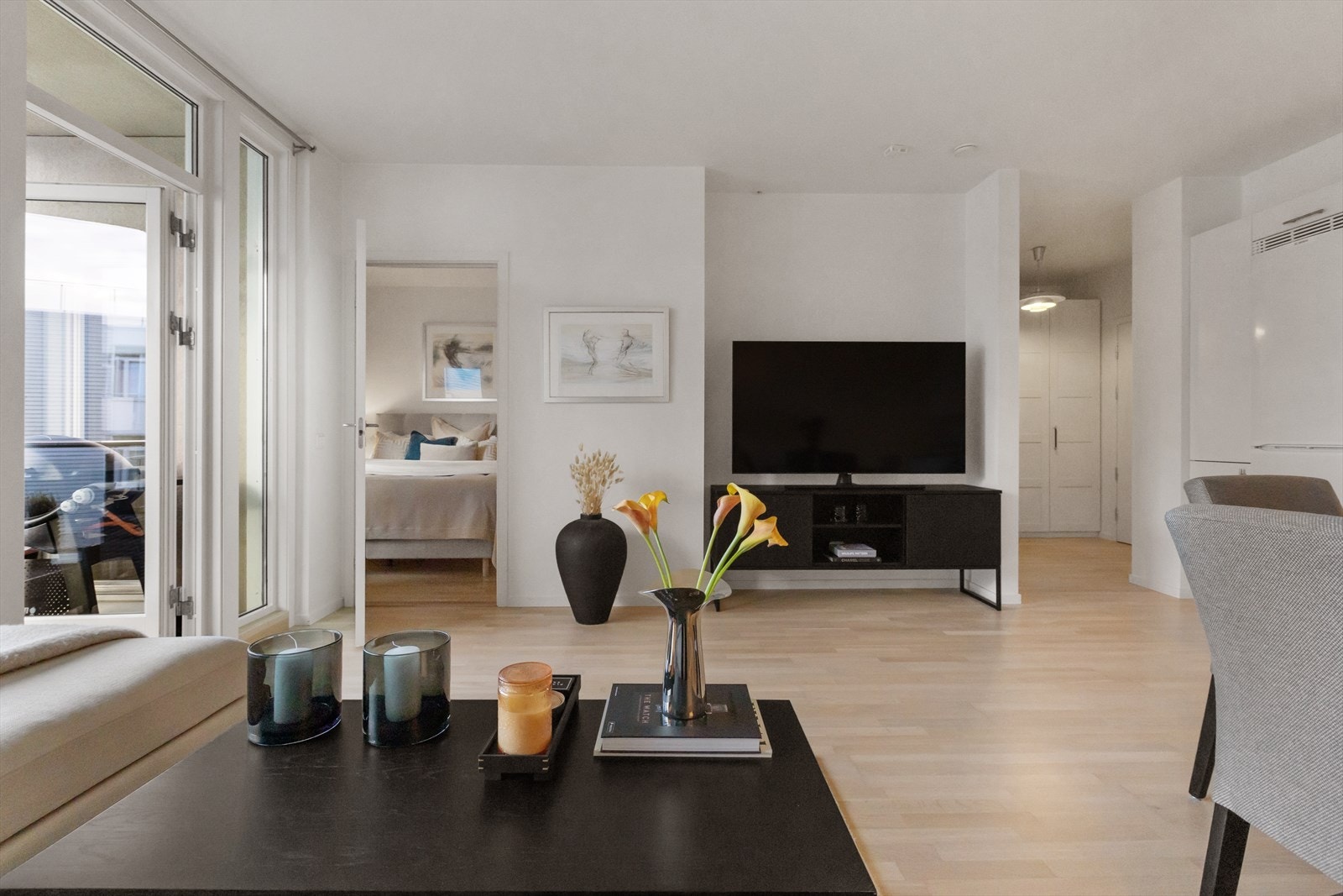 God planløsning som gir flere møbleringsmuligheter. Her er det god plass til sofagruppe, TV og spisebord Galleribilde