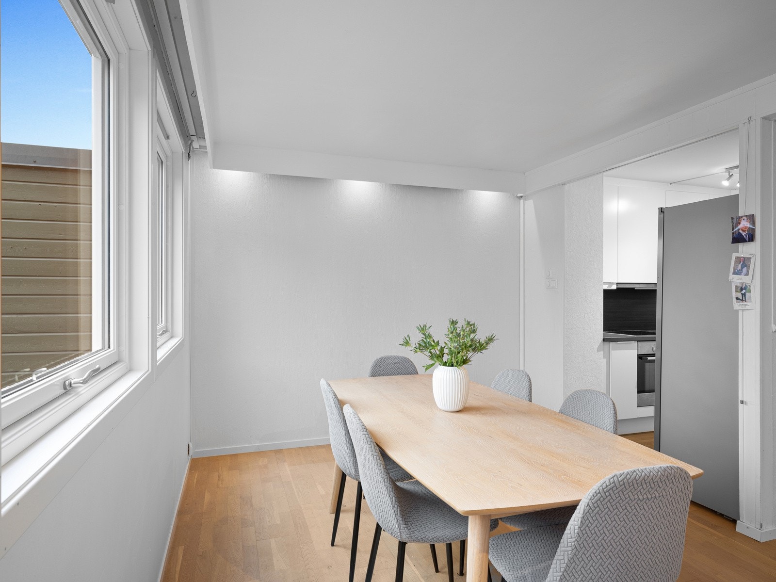 God plass til spisebord i stuen Galleribilde