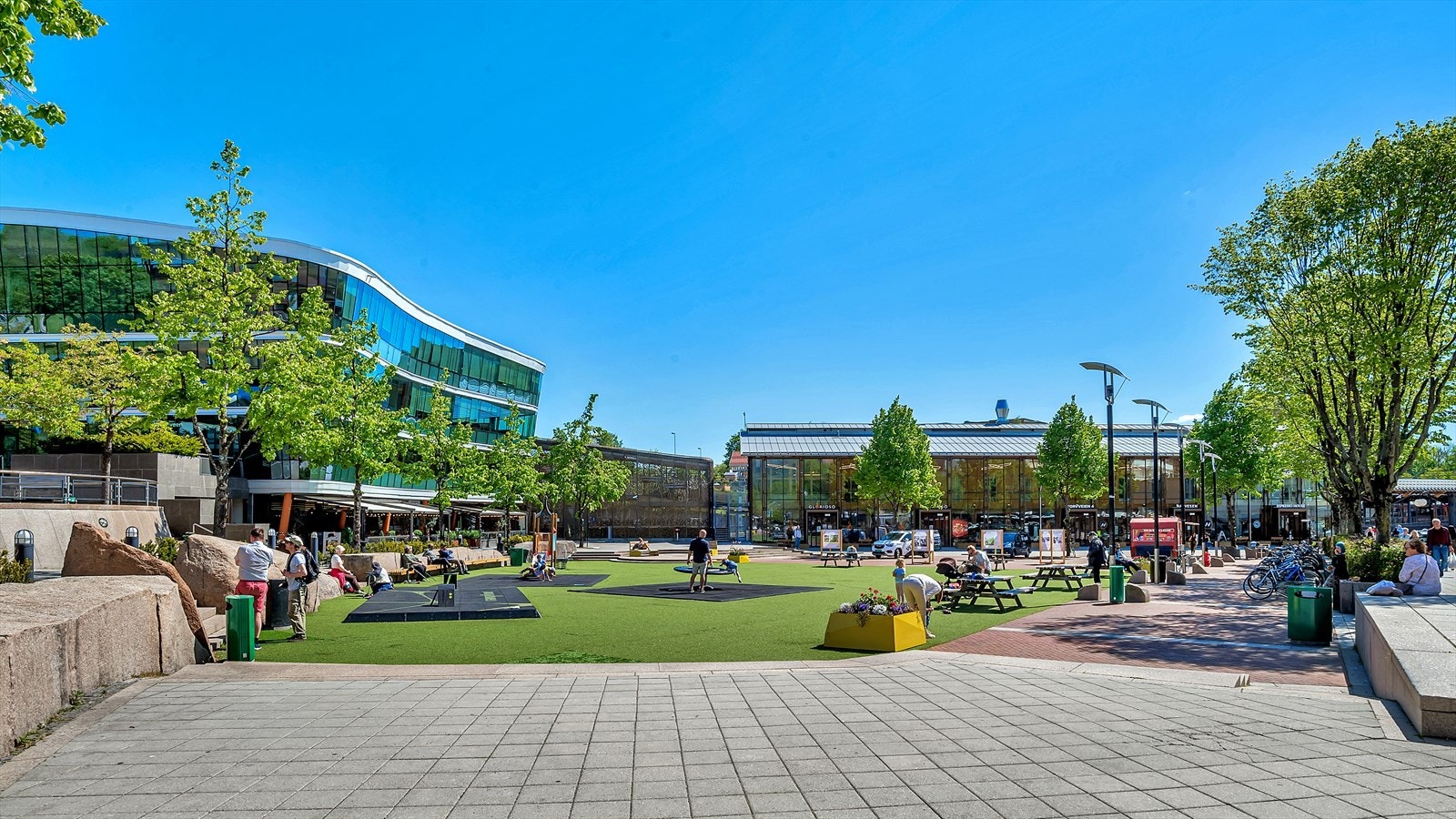 Torget i Asker sentrum - Her arrangeres blant annet julegrantenning og bondens marked. Galleribilde