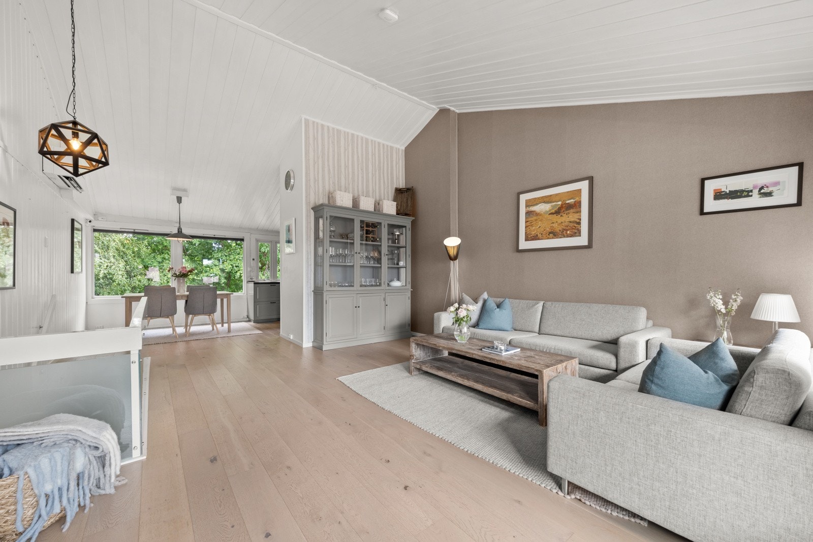 Ved stuen har du plass til en spisestuedel. Galleribilde