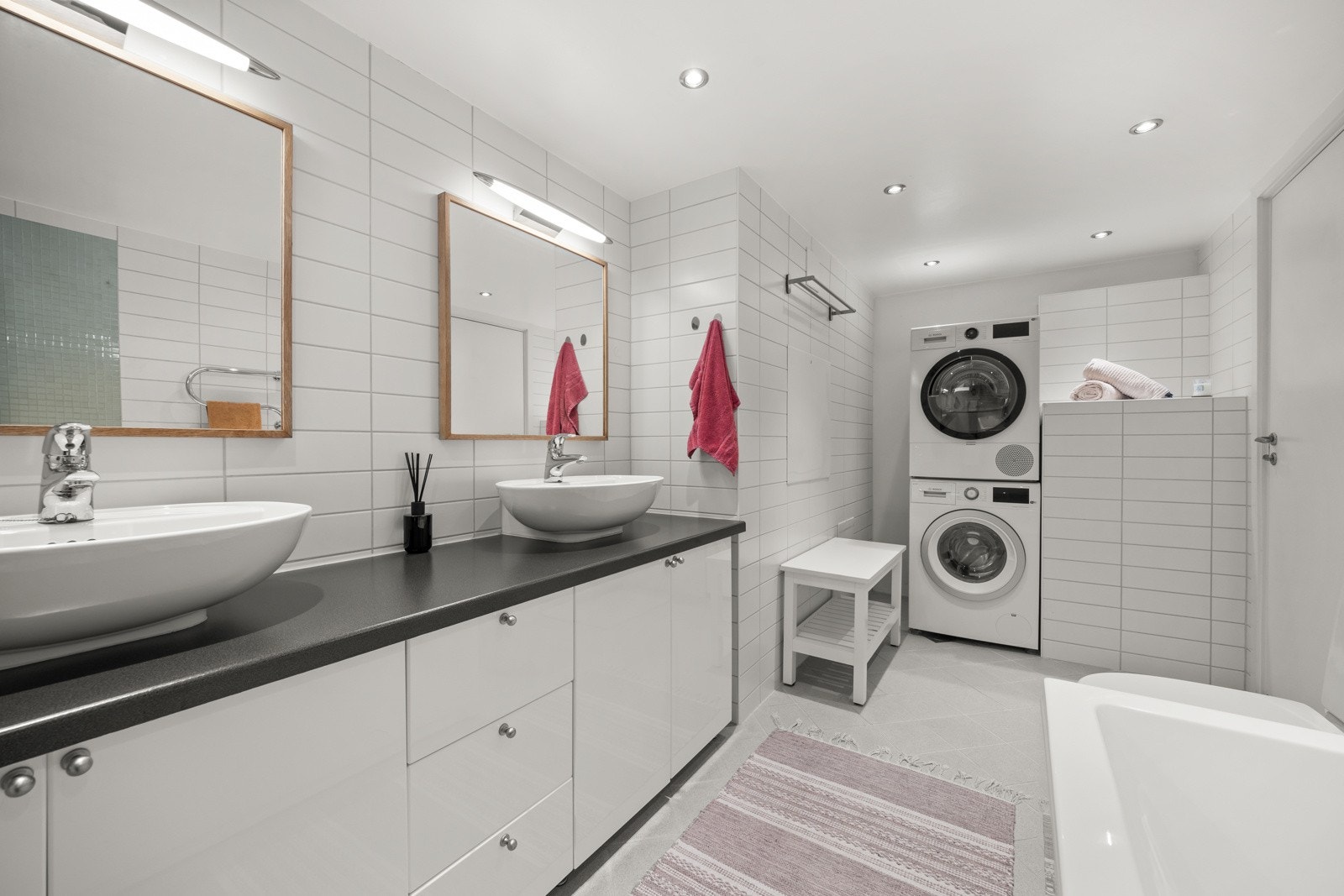 Her er det opplegg for vaskemaskin og tørketrommel. Galleribilde