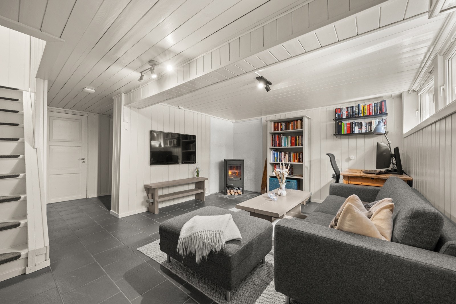 Rom benyttet som kjellerstue. Galleribilde