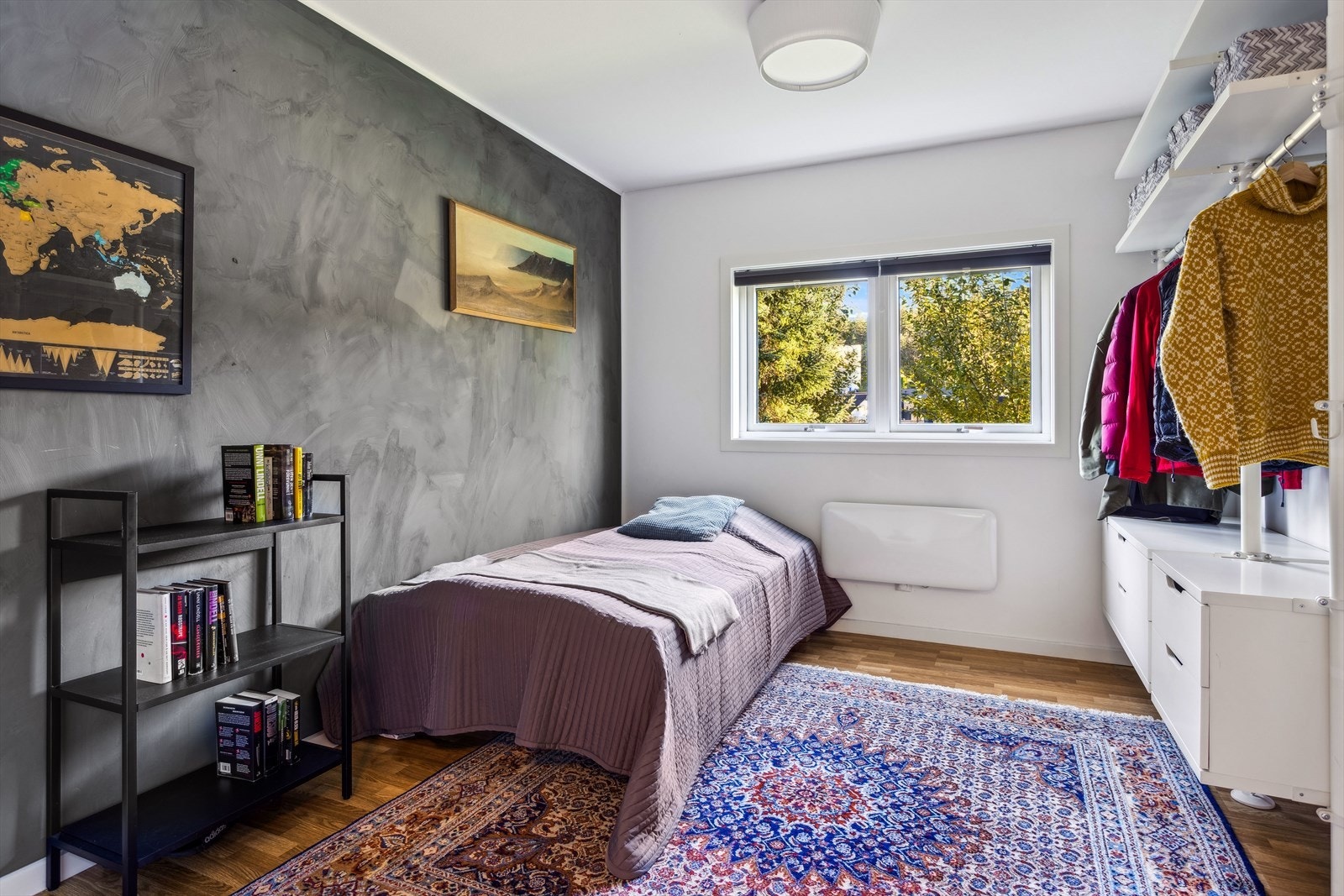 Bruk gjerne det ekstra soverommet som barnerom, gjesterom eller hjemmekontor. Galleribilde