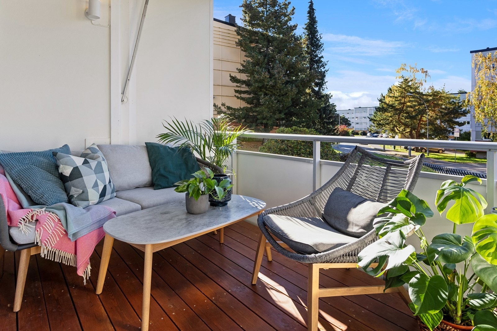 Meget gode solforhold og god plass til en hyggelig sittegruppe. Galleribilde