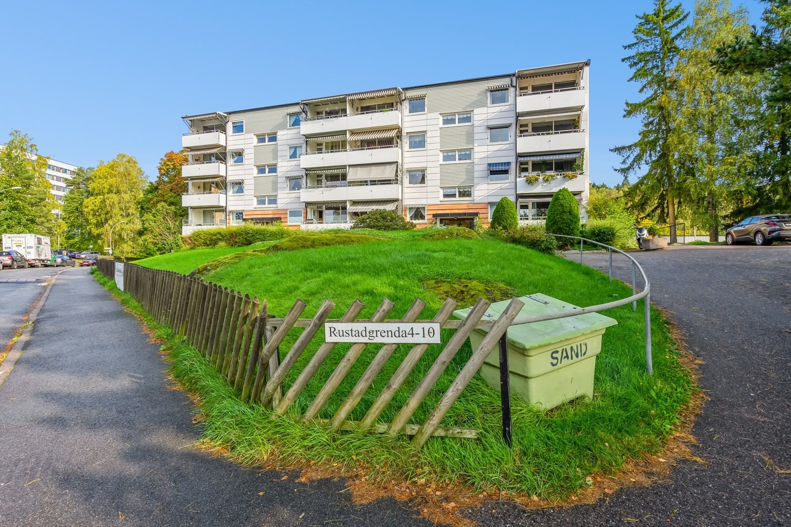 Leiligheten har en flott intern beliggenhet i borettslaget. Galleribilde