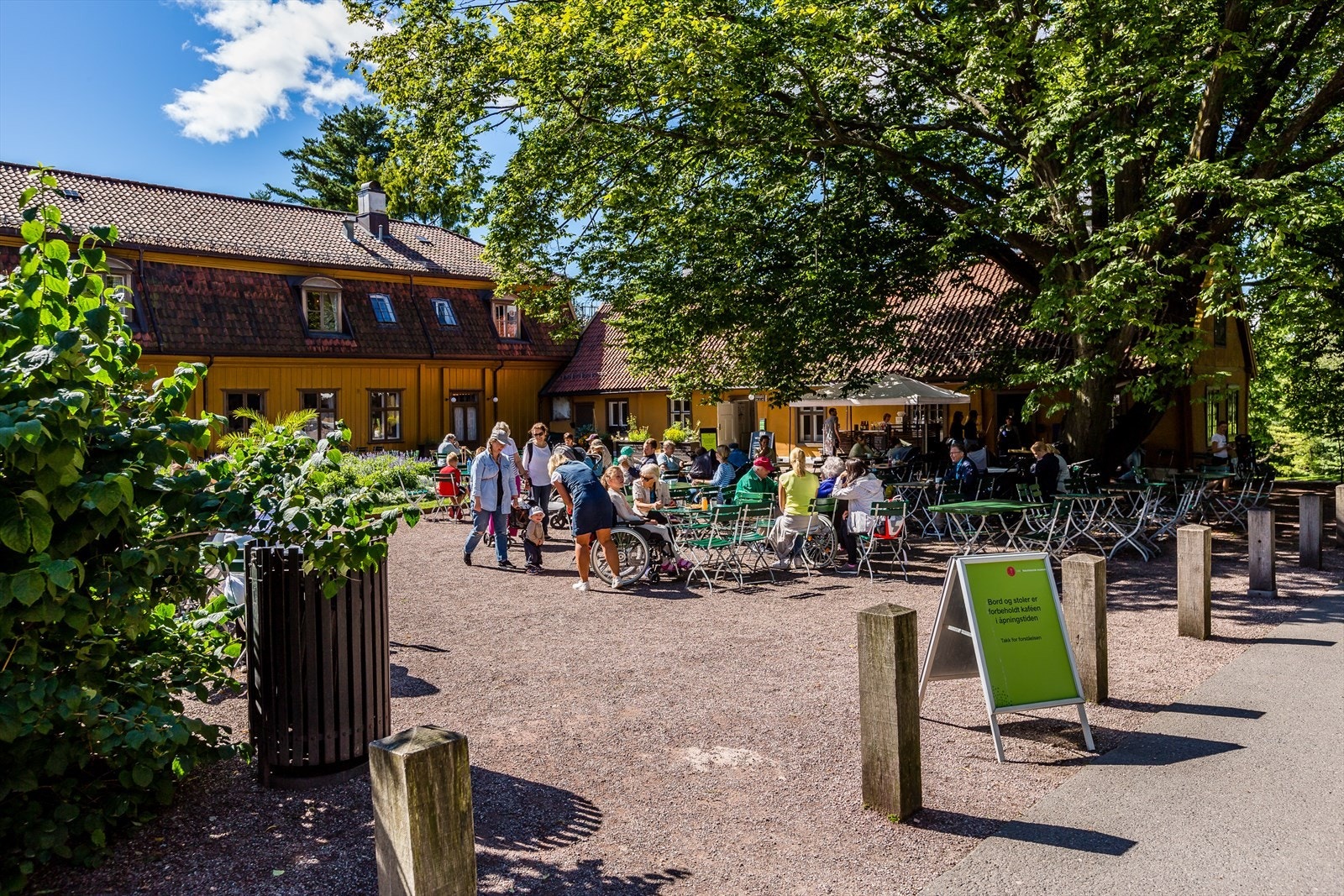 Nærområdet byr på flere hyggelige kaféer Galleribilde