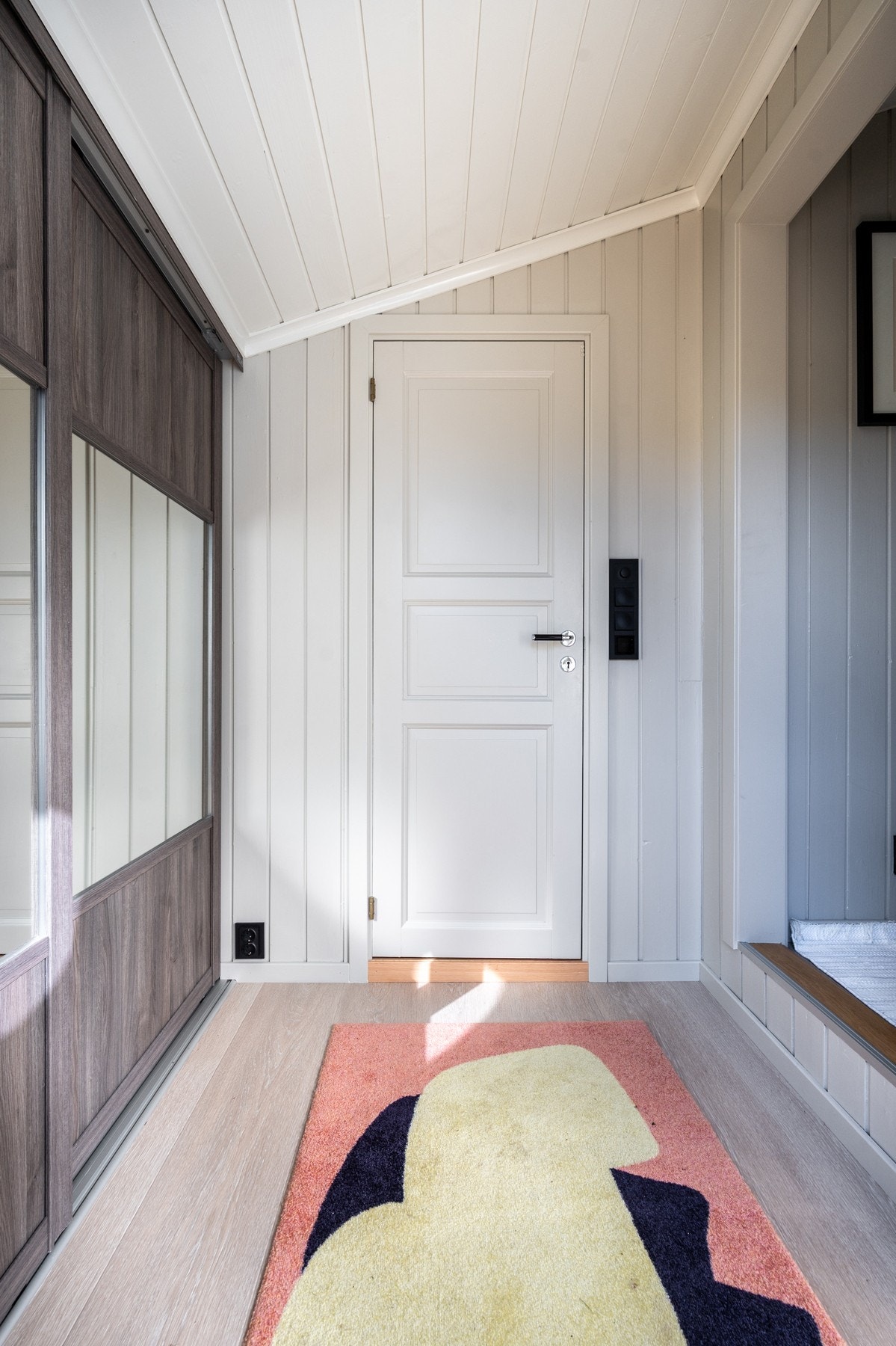 Entreen er lys og koselig, noe som gir en varm velkomst til hytten. Galleribilde