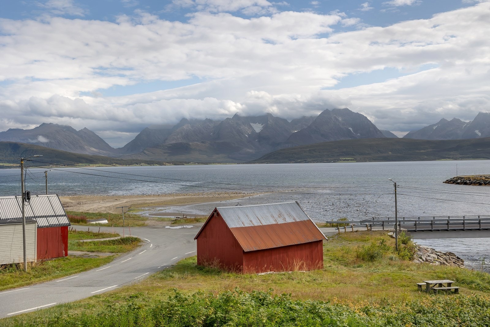 Utsikt mot Lenangstindan Galleribilde