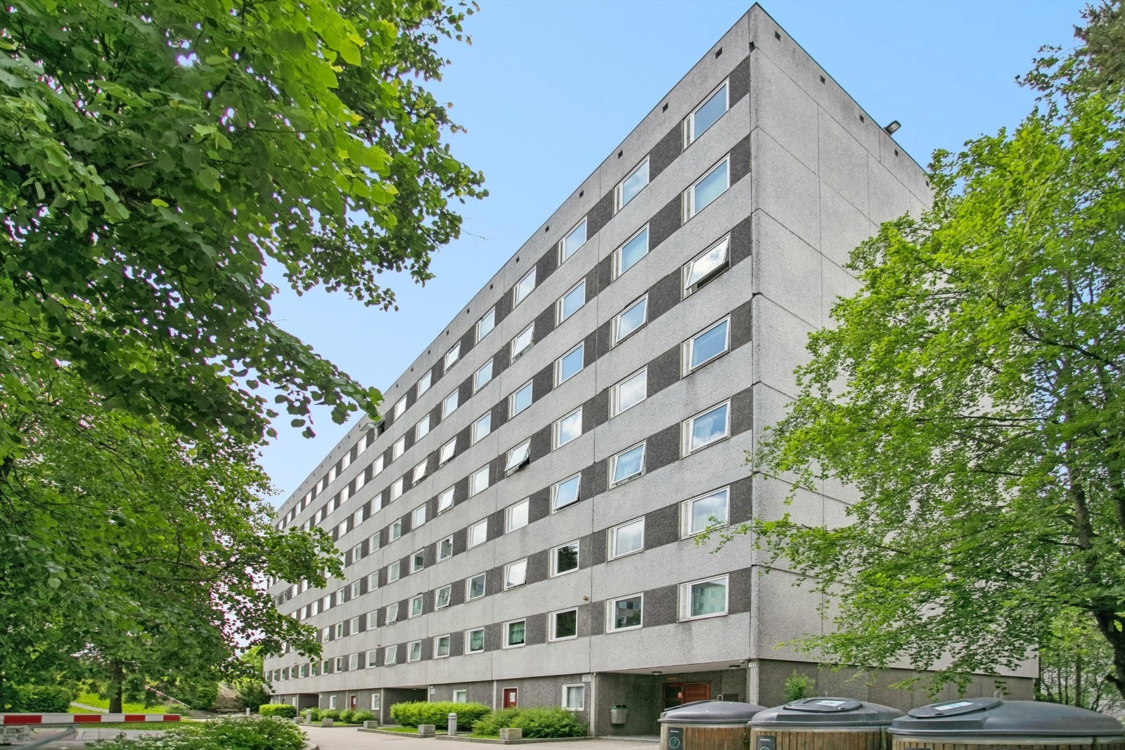 Her får du kvaliteter som god planløsning, høy standard, gode lysforhold, gode materialvalg og fargevalg, unik beliggenhet i 7. etg med heis. | TV&BB + VV&F INKL I FELLESKOST. Galleribilde