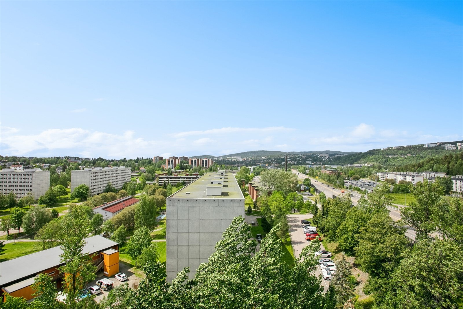Nydelig utsikt fra balkongen over nabolaget. Galleribilde