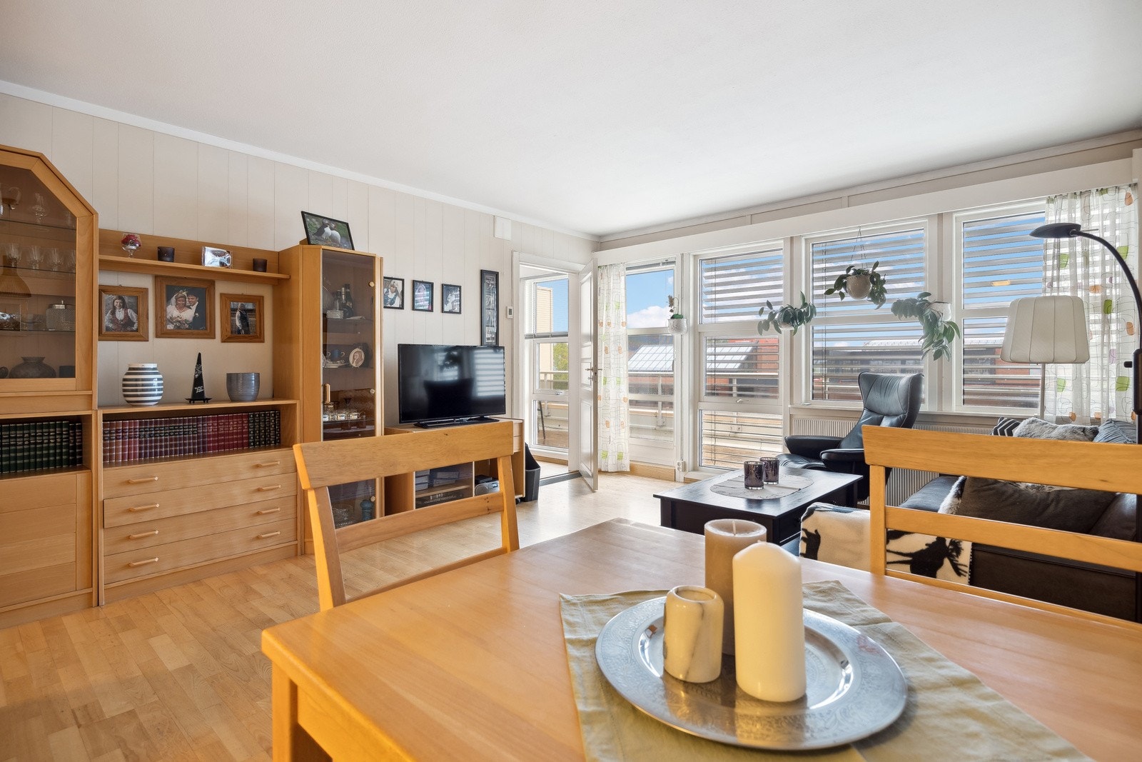 Med leiligheten følger det privat bod i kjeller, samt felles sykkelbod og frysebod. Det er også heis som går ned til kjelleren. Galleribilde