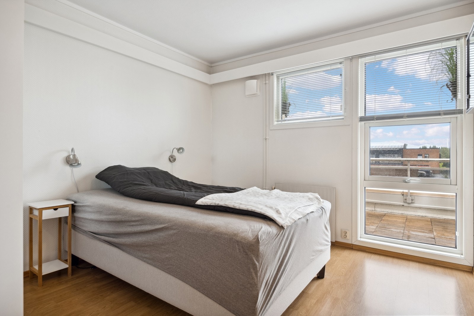 Leiligheten har et stort soverom på 9 kvm. Galleribilde