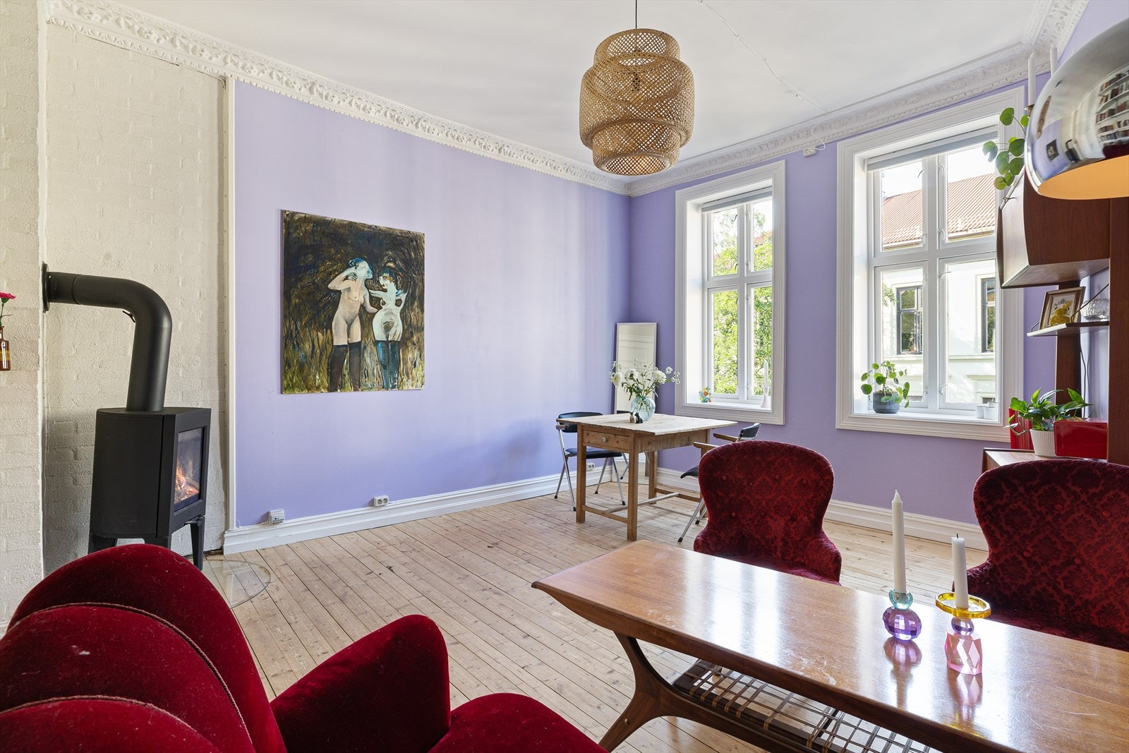 Leiligheten ligger i en klassisk bygård som nylig har hatt en fasade- og takrehabilitering Galleribilde