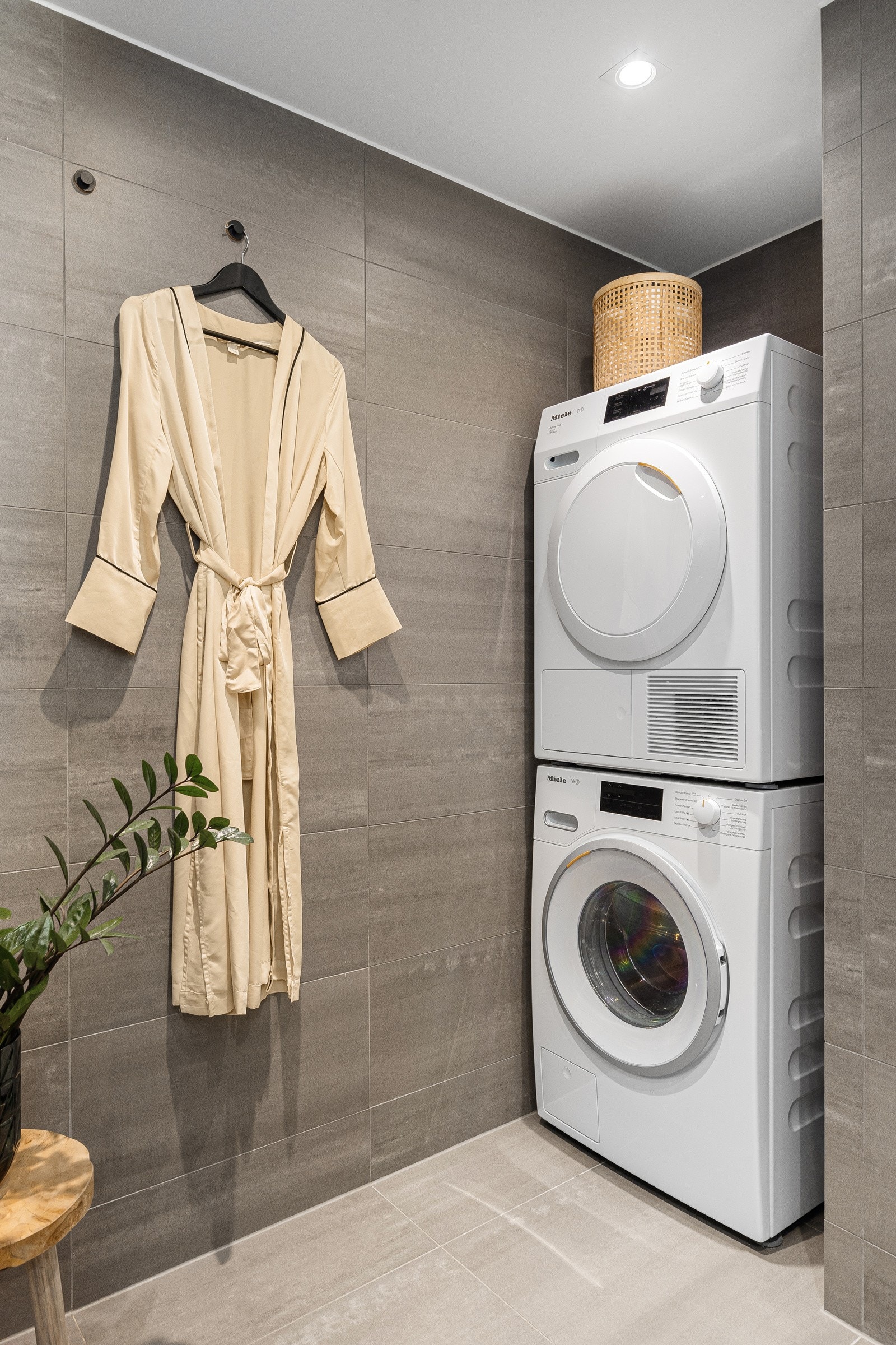 Plass til både vaskemaskin og tørketrommel. Galleribilde