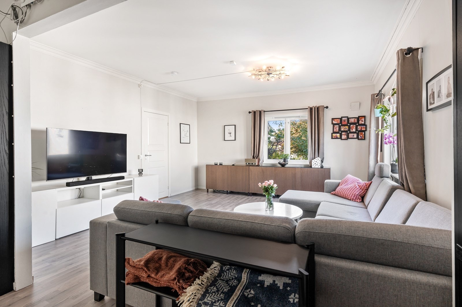 1. etg: Stue Galleribilde