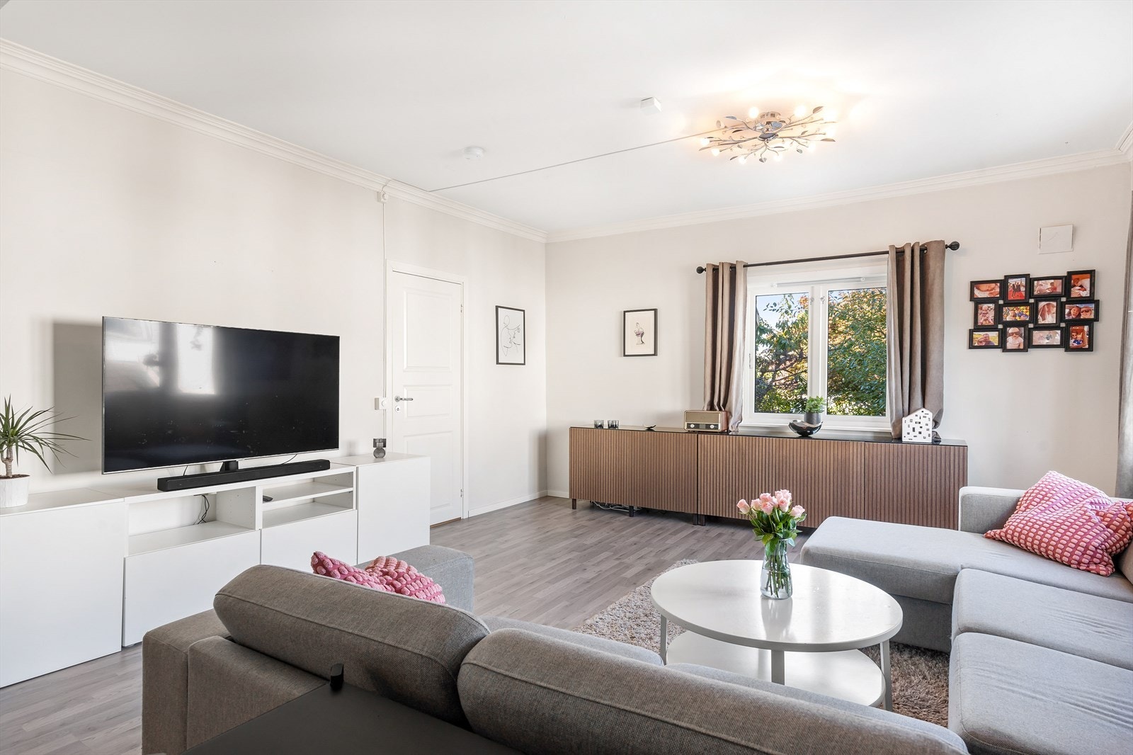 1. etg: Stue Galleribilde