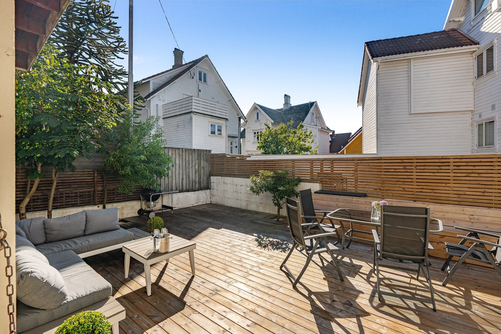 Skjermet og tilbaketrukket. Galleribilde