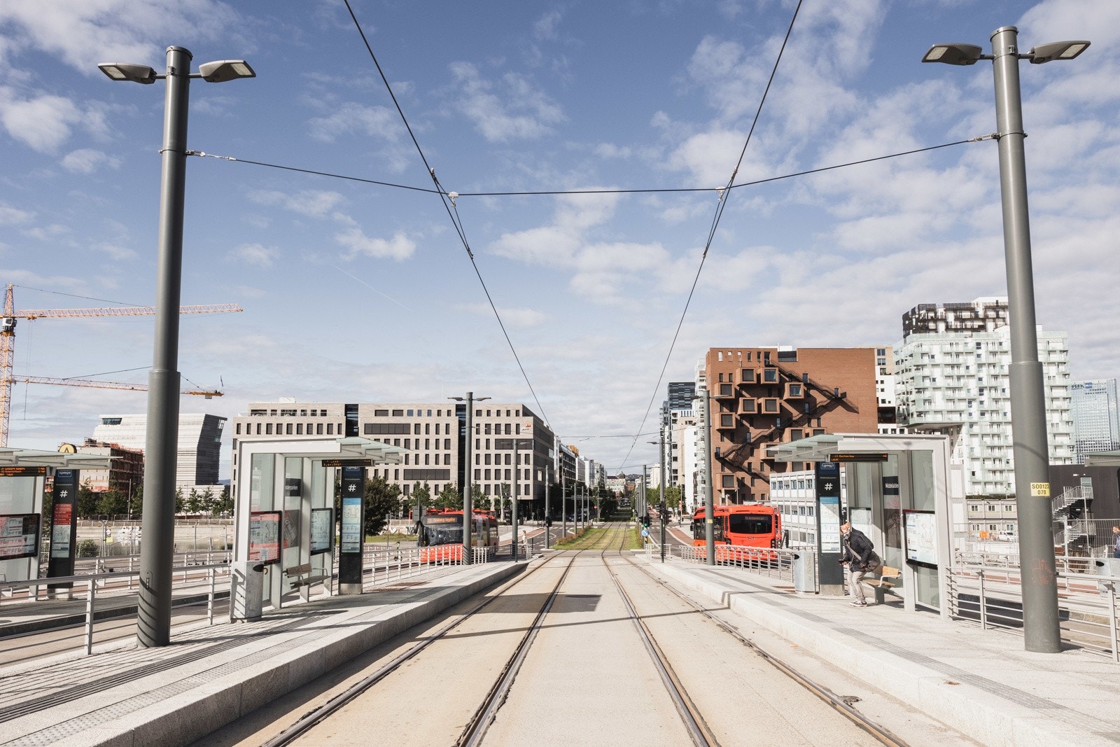 Kollektivtransporten ved leiligheten er utmerket, med busser som tar deg rundt hele byen og trikker som gir enkel tilgang til ulike områder. Galleribilde