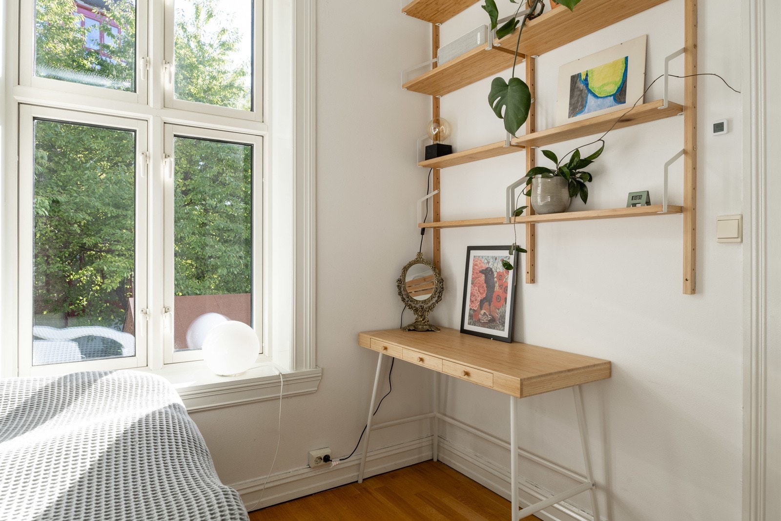 Soverommet har i tillegg plass til en pult, som er perfekt for et hjemmekontor. Galleribilde