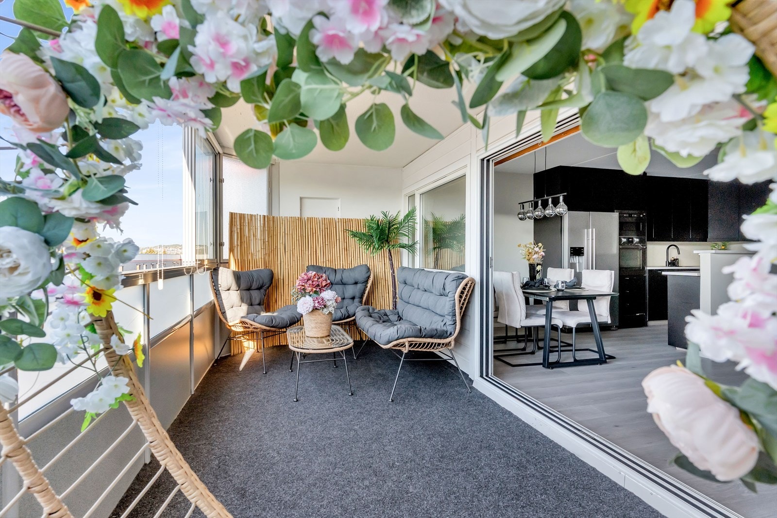 Det er god plass til en romslig sittegruppe. Galleribilde