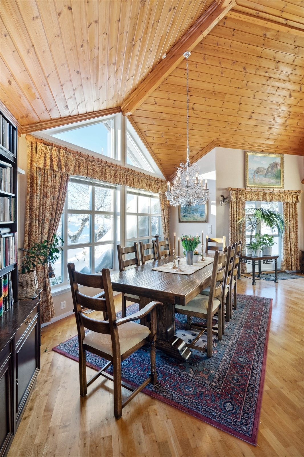 Mulighet for å kunne innrede med stort spisebord hvor hele storfamilien kan samles over et godt måltid! Galleribilde