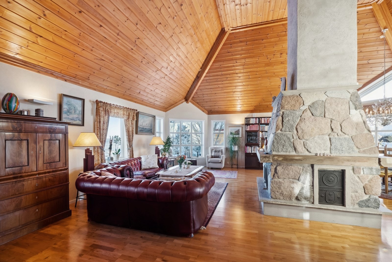 Peisen er et flott blikkfang i rommet. Galleribilde