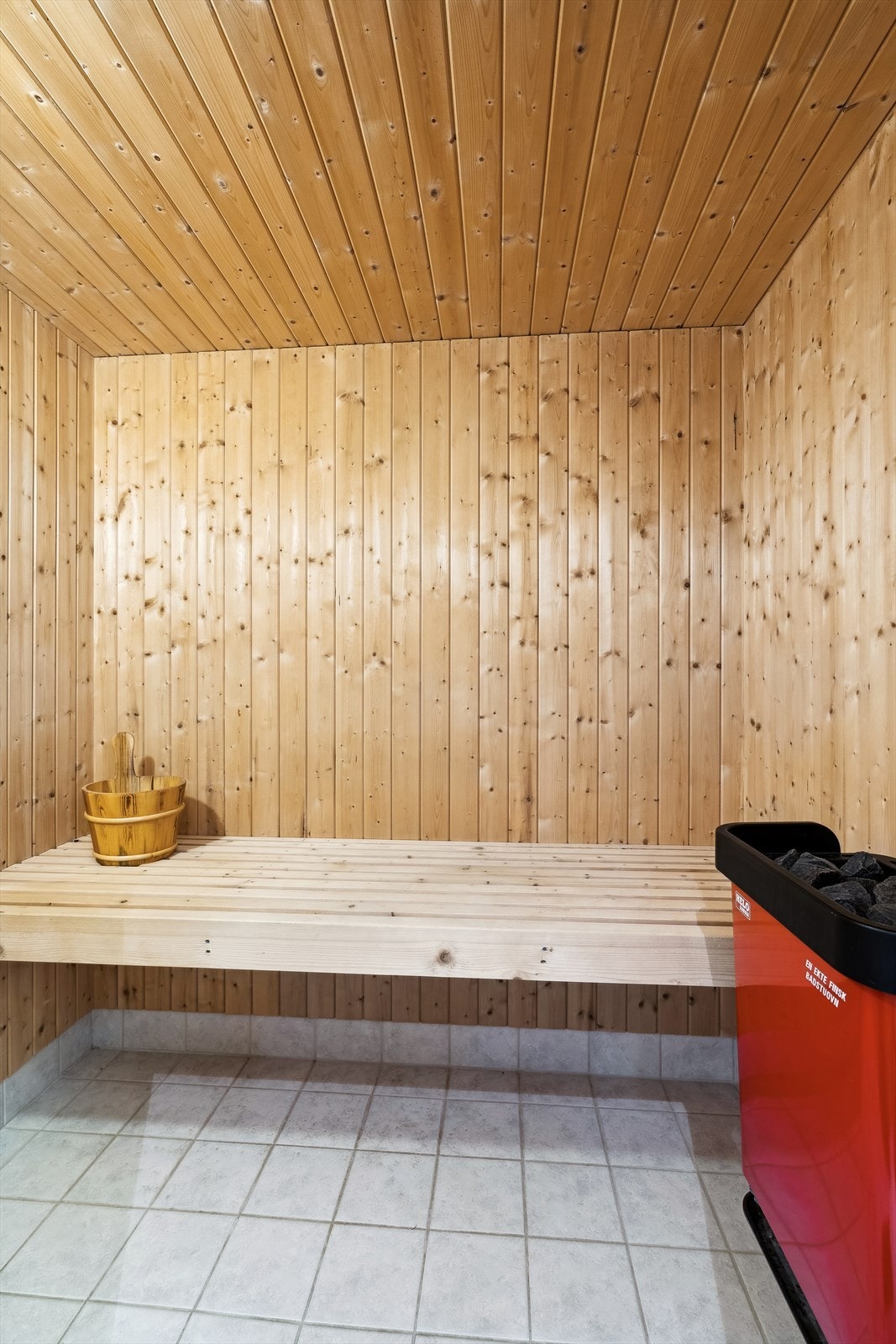 Innenfor dusjbadet i 1.etasje ligger en badstue. Galleribilde