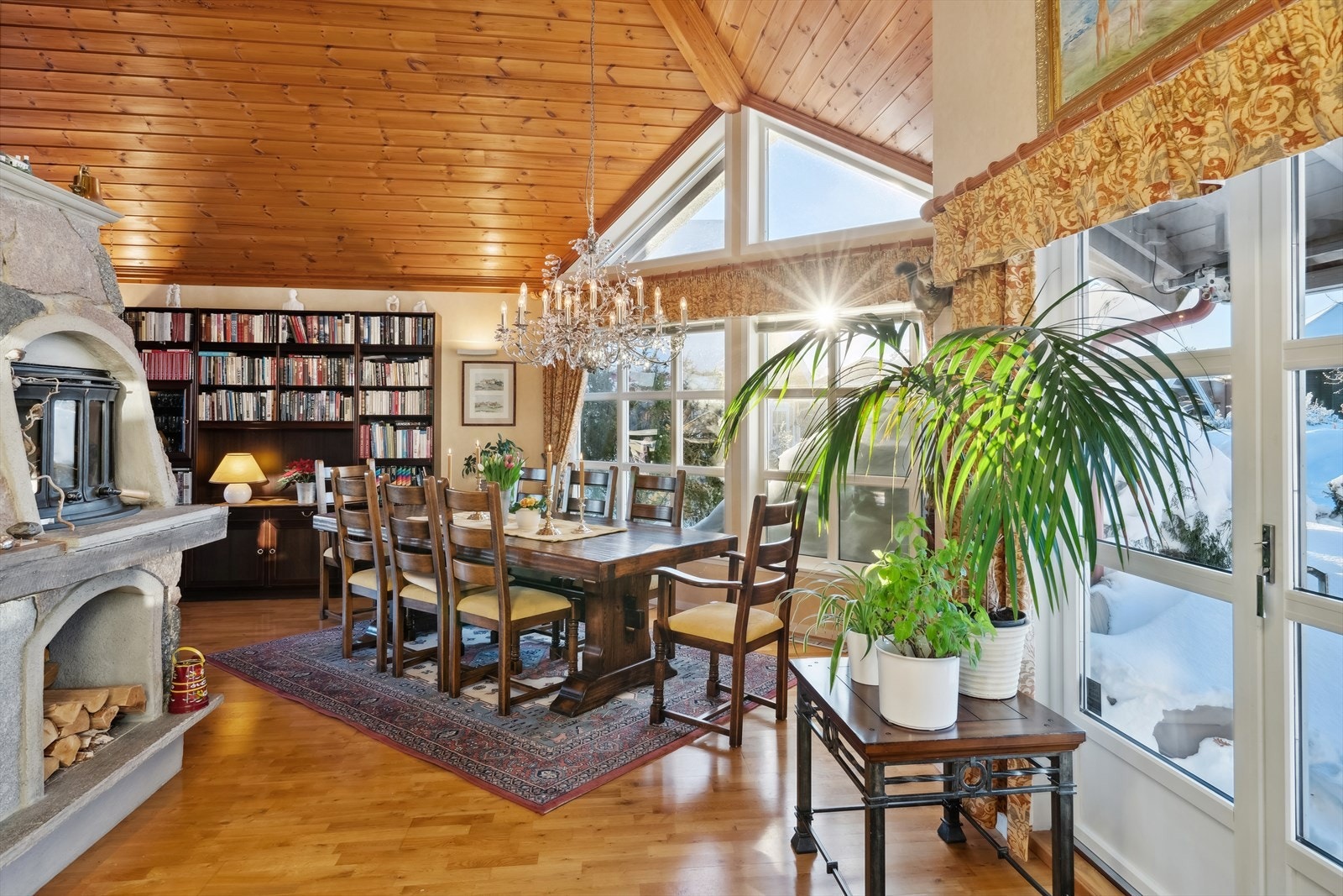 Stuen har en spennende utforming med pene detaljer. Galleribilde