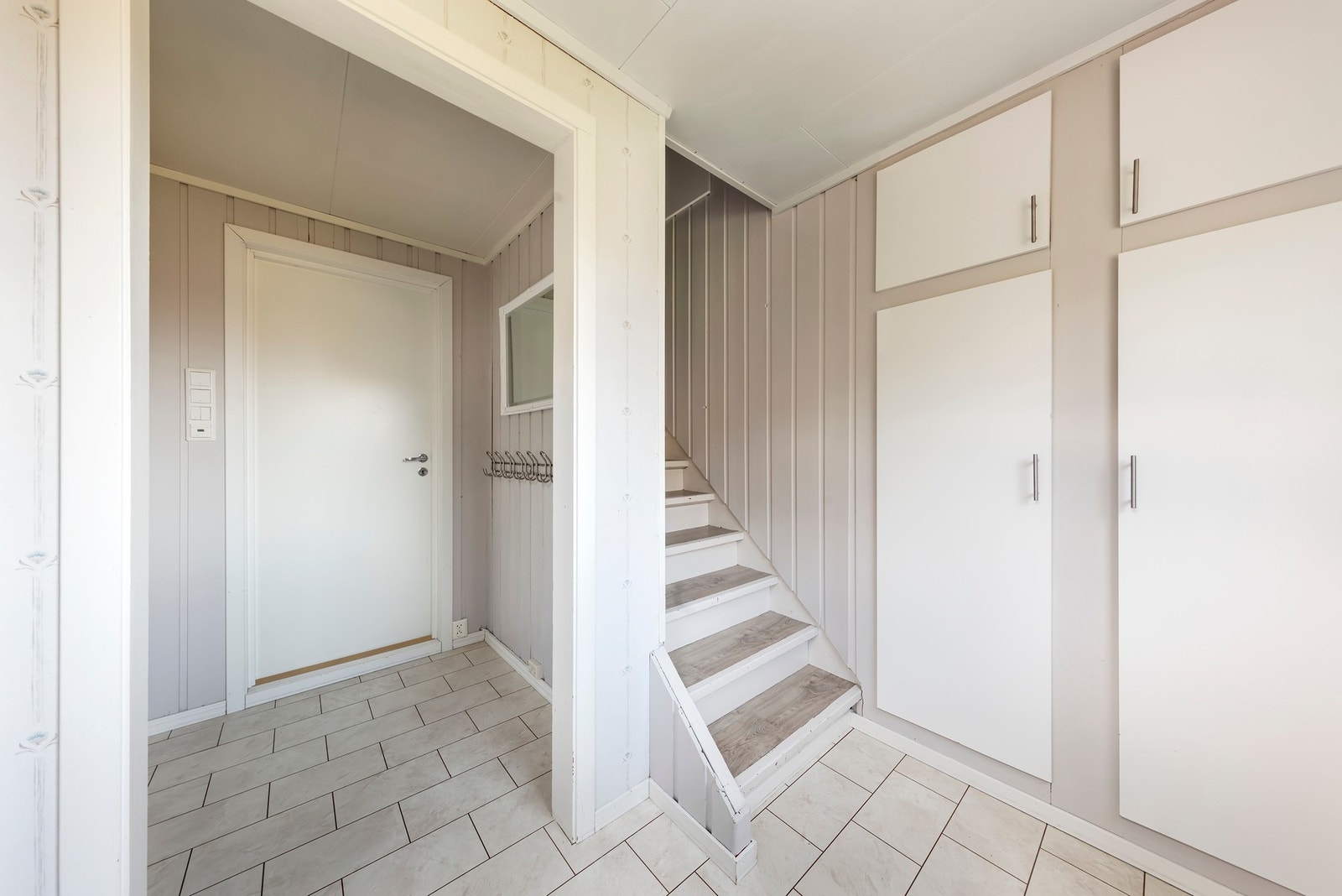 Trapperom/gang i underetasje Galleribilde