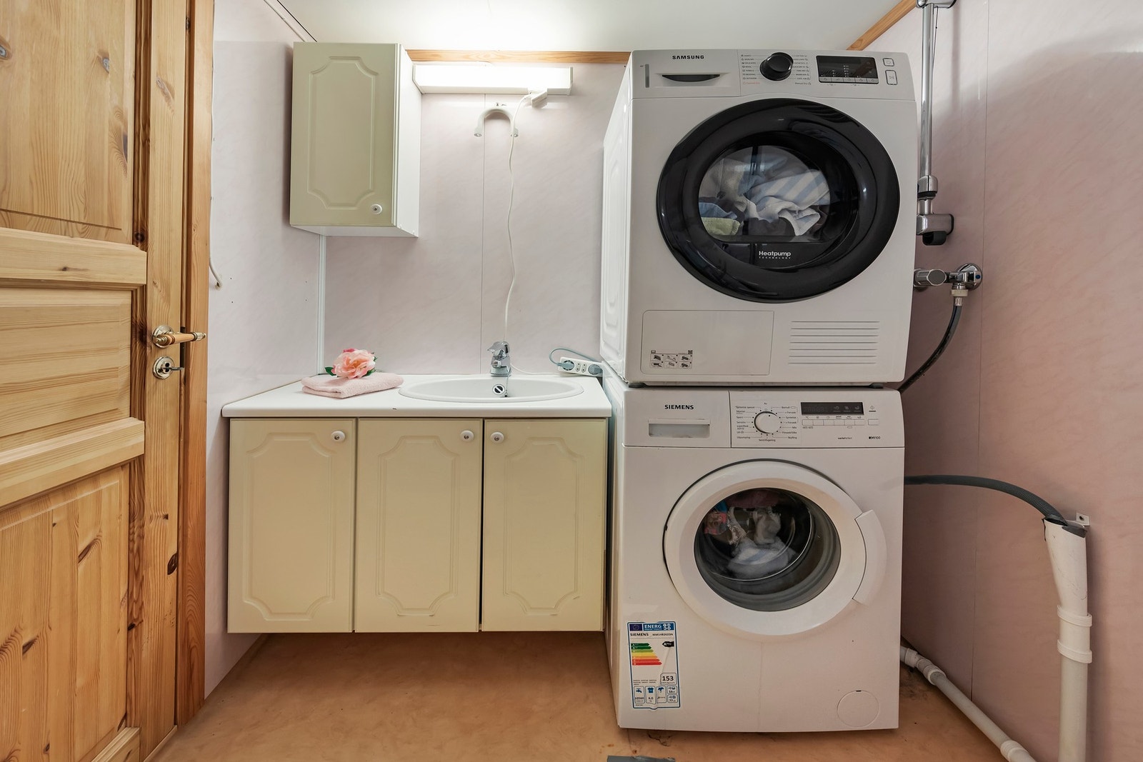 Bad/vaskerom i underetasje Galleribilde