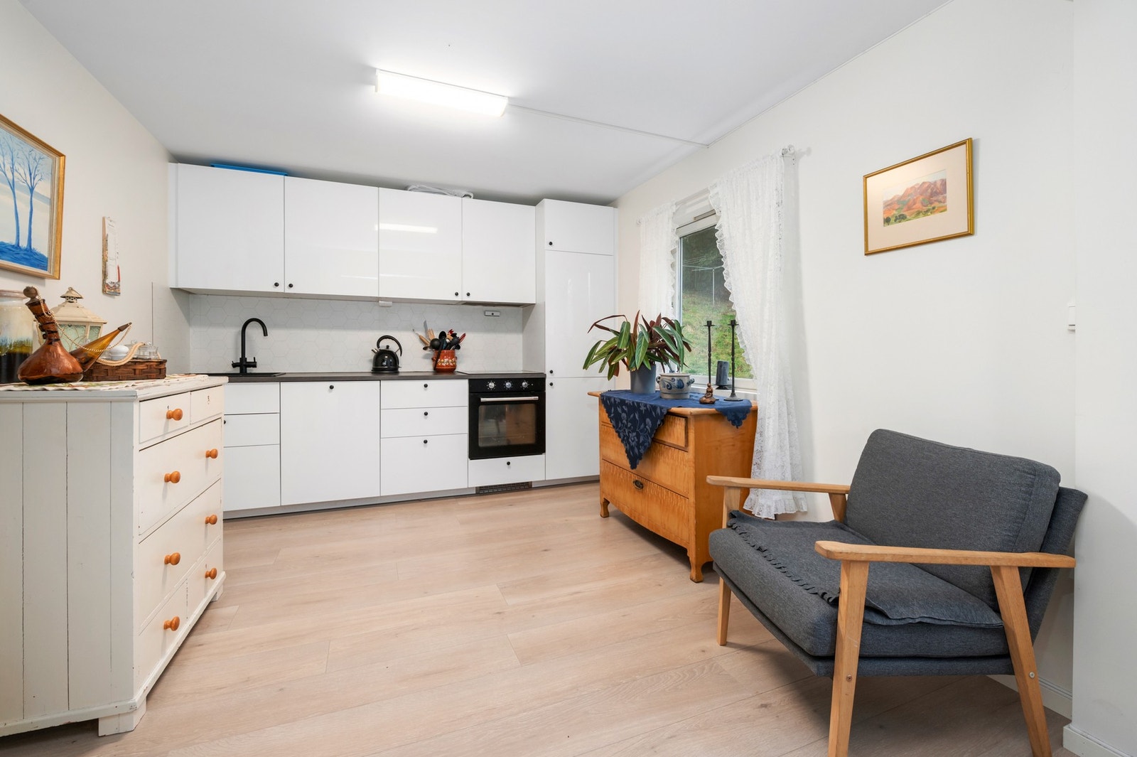 Romslig kjøkken på 10,5 kvm. Galleribilde