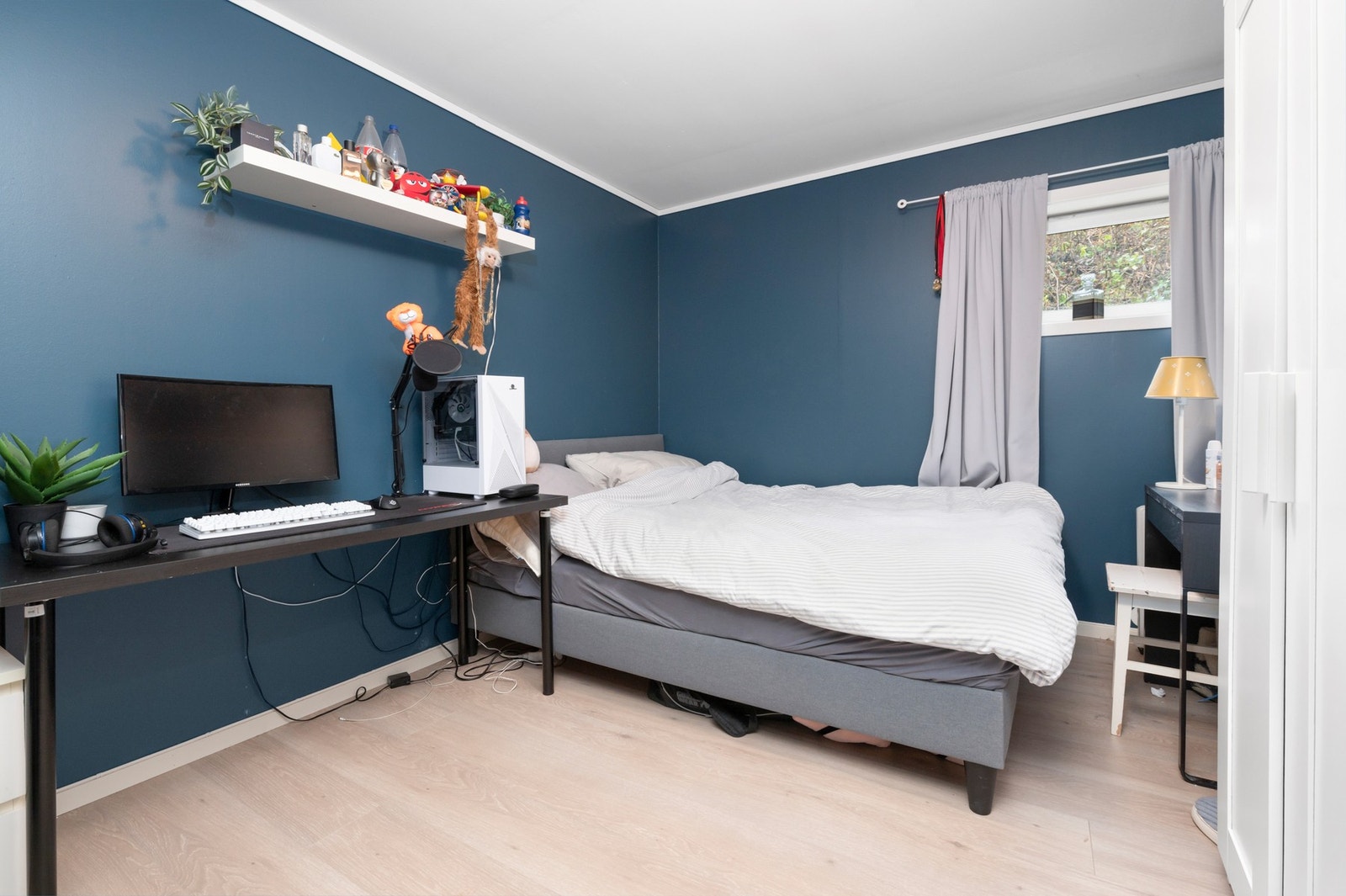 Romslig soverom på 12 kvm. Galleribilde