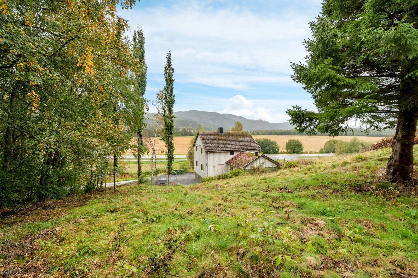 EiendomsMegler 1 ved Lise Alstad presenterer: Mellomriksvegen 979. Galleribilde